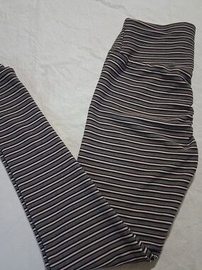 Bella Movement Scrunched Butt Lifting Leggings Pink Black Striped Tik Tok Trendy